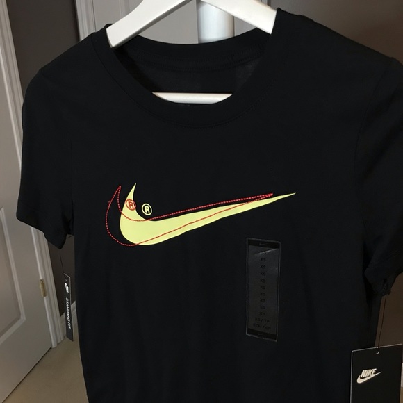 Women’s Nike Black T-Shirt - Picture 2 of 4